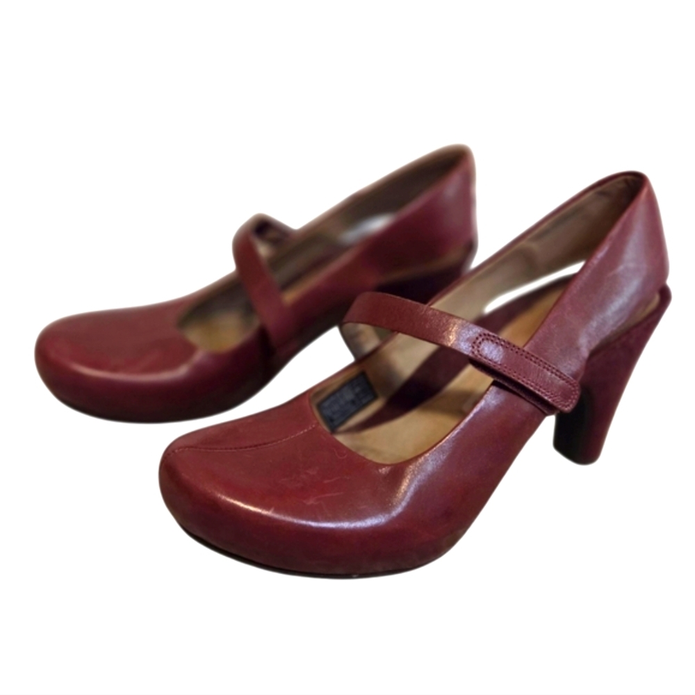 Tsubo Women's Burgundy Heels